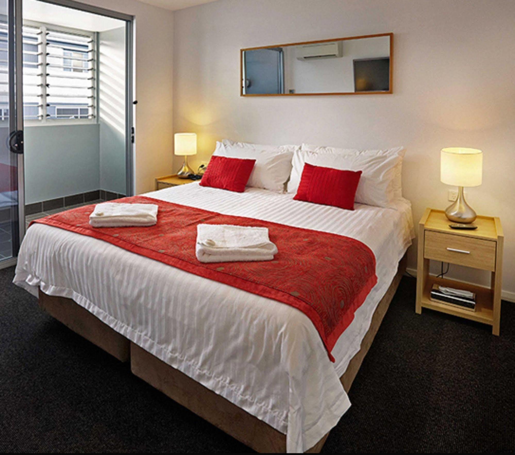 Aparthotel Crown On Darby Newcastle Zewnętrze zdjęcie